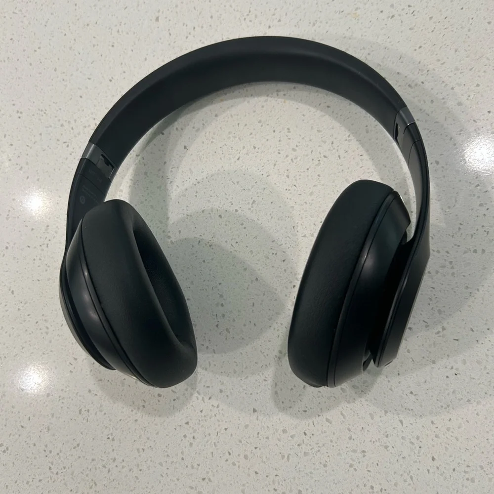 Beats Studio Pro Wireless Noise Cancelling Headphones Black Working Tested - Picture 3 of 6